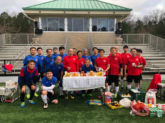 피닉스 축구 동호회가 설날 당시 음식을 공유했던 모습. /피닉스 축구동호회