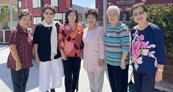 아리랑합창단 임원들. 왼쪽부터 김영순•심라윤 부단장, 김재연 지휘자, 김경자 단장, 린다 노•박오현 재무.