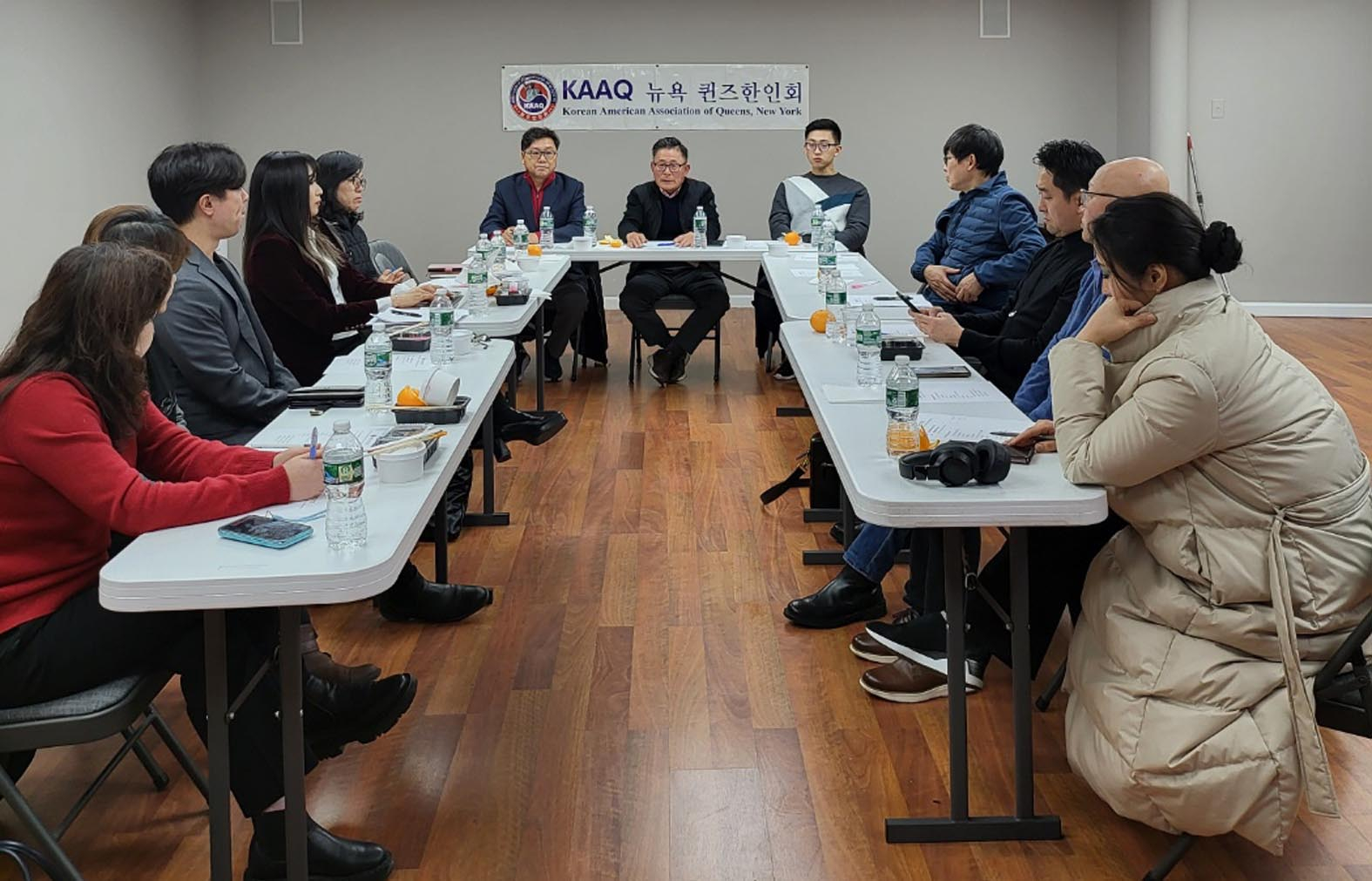 지난달 28일 퀸즈 플러싱에 있는 퀸즈한인회 사무실에서 열린 임원 워크숍의 모습.  [사진 퀸즈한인회]