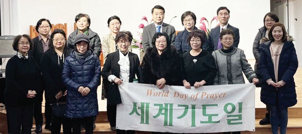 전세계 여성 기독교 신자들이 함께하는 ‘세계기도일’(World Day of Prayer) 뉴욕예배가 지난 3월 3일부터 8일까지 진행됐다. 3일 뉴욕늘기쁜교회(담임목사 김홍석)를 시작으로 뉴욕신광교회.메트로폴리탄한인연합감리교회.뉴욕목양장로교회.뉴욕할렐루야교회.구세군뉴욕한인교회.뉴욕그레잇넥교회 등에서 한인 여성 기독교 신자들이 예배를 드렸다. 뉴욕늘기쁜교회에서 진행된 예배 후 교인들이 기념촬영을 했다.  [뉴욕한인교회여성연합회]