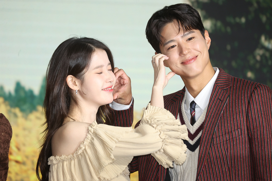 Se creará un circuito entre IU y Park Bo-gum... La razón por la que Jeju es un caos debido a la locura mundial - Korea Daily