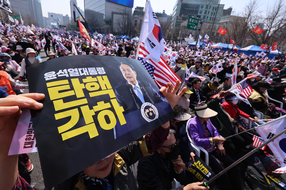 22일 서울 종로구 세종대로에서 '윤석열 대통령 탄핵반대 광화문국민대회'가 열리고 있다. 연합뉴스