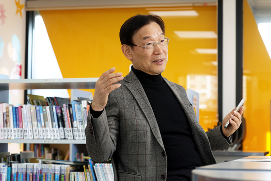 백만기 위례인생학교 교장이 4일 오후 경기 성남시 위례인생학교에서 중앙일보와 인터뷰를 하고 있다. 장진영 기자