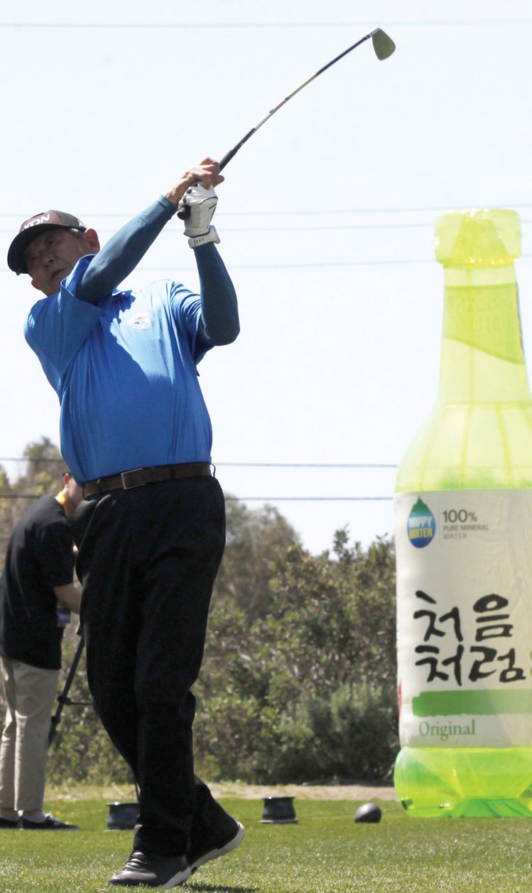 한 참가자가 호쾌한 티샷을 선보이고 있다. [남가주 사진작가 협회ㆍ김상진 기자]