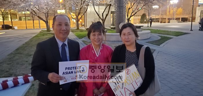 신희경 회장(가운데)과 함께한 허세림 전도사 부부. 내슈빌한인장로교회에서 중고등부를 맡고 있는 허 전도사는 아시안 권익단체 ‘API(Asian Pacific Island) 미들 테네시’의 보드멤버이기도 하다. 